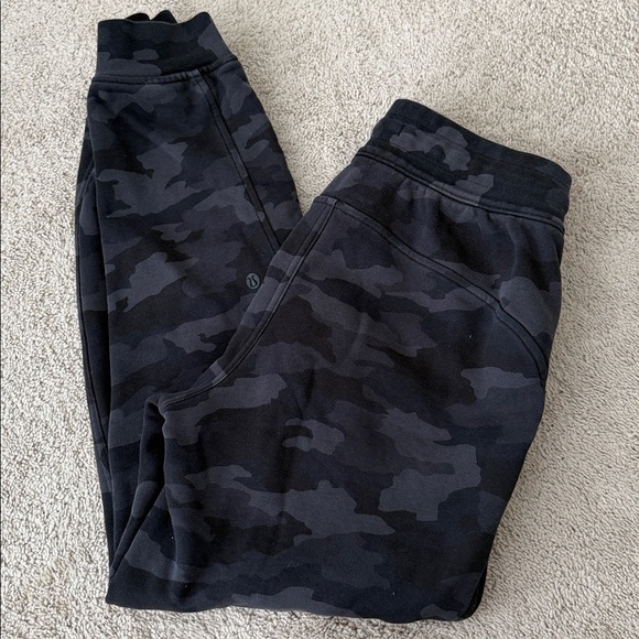 Lululemon Scuba High Rise Jogger Sweatpants Camo Leopard - Picture 4 of 5